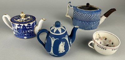 Lot 194 - A COLLECTION OF THREE BLUE AND WHITE TEA POTS,...