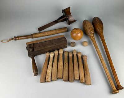 Lot 226 - A LARGE COLLECTION OF ANTIQUE TREEN ITEMS TO...