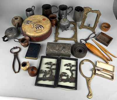 Lot 227 - AN ASSORTMENT OF VARIOUS MISCELLANEOUS ITEMS,...