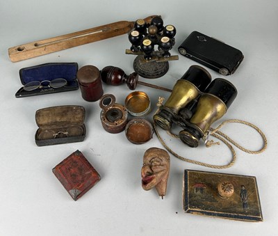 Lot 228 - AN ASSORTMENT OF MISCELLANEOUS OBJECTS to...