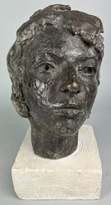 Lot 441 - A BRONZE SCULPTURAL BUST OF A GENTLEMAN'S HEAD,...