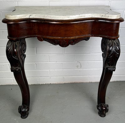 Lot 459 - A GEORGIAN DESIGN CONSOLE TABLE WITH WHITE...