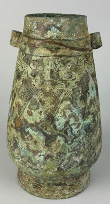 Lot 7 - A CHINESE ARCHAIC STYLE BRONZE VERDIGRIS ARROW...