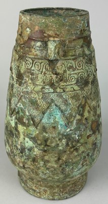 Lot 7 - A CHINESE ARCHAIC STYLE BRONZE VERDIGRIS ARROW...