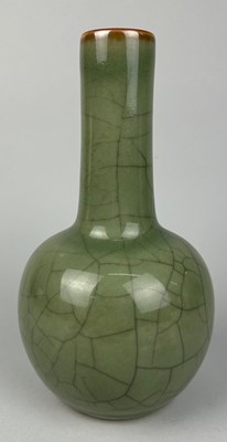 Lot 46 - A 19TH CENTURY CHINESE CELADON CRACKLE GLAZED...