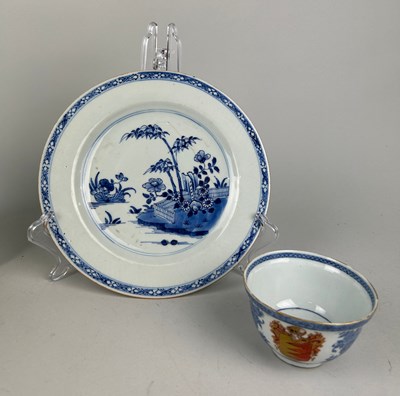 Lot 65 - AN 18TH CENTURY CHINESE EXPORT BLUE AND WHITE...