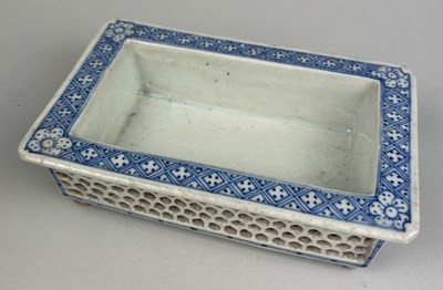 Lot 67 - A 20TH CENTURY BLUE AND WHITE PAINTED...