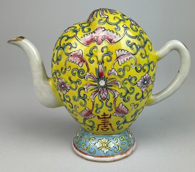 Lot 82 - A 20TH CENTURY CHINESE YELLOW PAINTED TEA POT,...