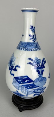 Lot 114F - A 19TH CENTURY BLUE AND WHITE VASE, 

15cm...