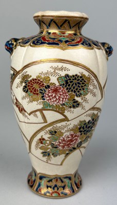 Lot 117 - A SATSUMA POTTERY VASE, MEIJI PERIOD WITH BLUE...