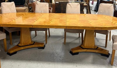 Lot 622 - A LARGE FAUX BIEDERMEIER ART DECO STYLE DINING TABLE WITH EIGHT CHAIRS