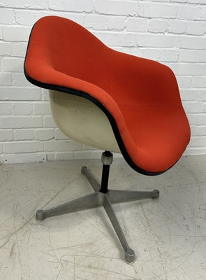 Lot 666 - AN EAMES HERMAN MILLER 'DAT' CHAIR