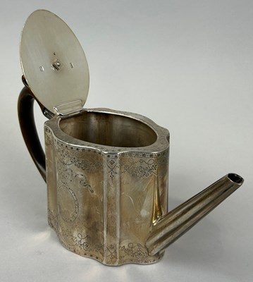 Lot 23 - A GEORGE III SILVER TEAPOT BY WILLIAM VINCENT, LONDON
