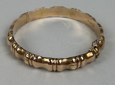 Lot 11 - A CHINESE 14CT GOLD FAUX BAMBOO BANGLE