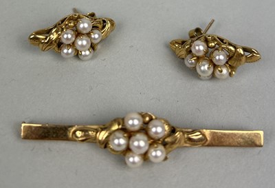 Lot 24 - A PAIR OF CHINESE 18CT GOLD PEARL EARRINGS ALONG WITH A MATCHING BAR BROOCH (3)