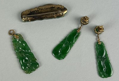 Lot 185 - A PAIR OF CHINESE JADE EARRINGS ALONG WITH A MATCHING PENDANT AND BROOCH (4)