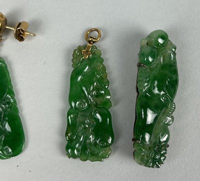 Lot 185 - A PAIR OF CHINESE JADE EARRINGS ALONG WITH A MATCHING PENDANT AND BROOCH (4)