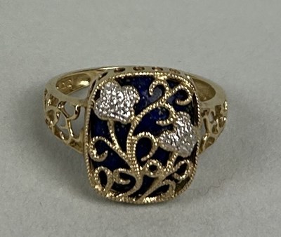 Lot 29 - AN 18CT GOLD RING