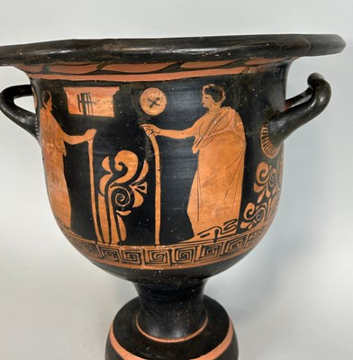 Lot 5 - AN APULIAN POTTERY BELL KRATER ATTRIBUTED TO...