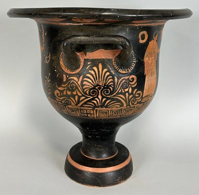 Lot 5 - AN APULIAN POTTERY BELL KRATER ATTRIBUTED TO...