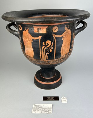 Lot 5 - AN APULIAN POTTERY BELL KRATER ATTRIBUTED TO...