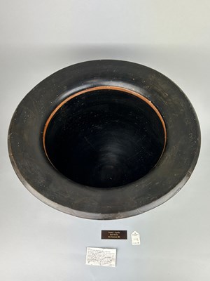 Lot 5 - AN APULIAN POTTERY BELL KRATER ATTRIBUTED TO...