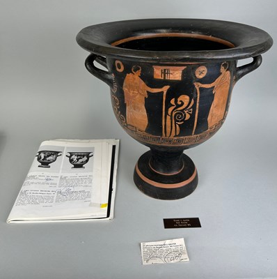 Lot 5 - AN APULIAN POTTERY BELL KRATER ATTRIBUTED TO...