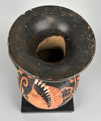 Lot 7 - A SMALL APULIAN POTTERY PELIKE CIRCA 4TH...