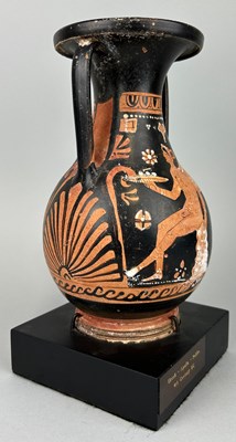 Lot 7 - A SMALL APULIAN POTTERY PELIKE CIRCA 4TH...