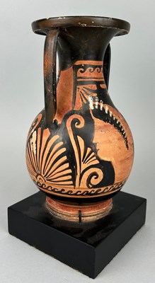 Lot 7 - A SMALL APULIAN POTTERY PELIKE CIRCA 4TH...