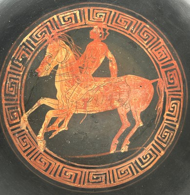 Lot 8 - AN APULIAN POTTERY KYLIX DECORATED WITH A...