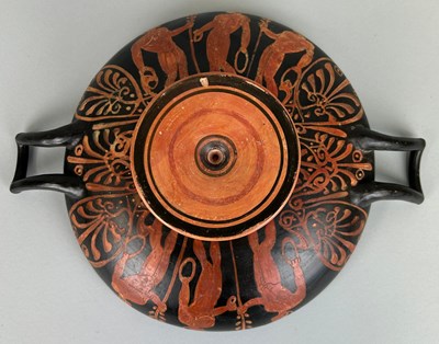 Lot 8 - AN APULIAN POTTERY KYLIX DECORATED WITH A...