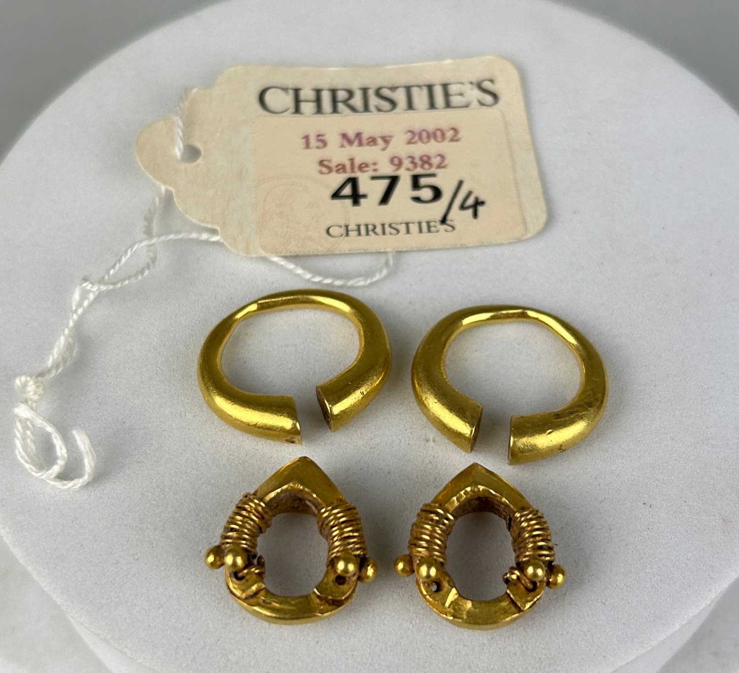 Lot 11 - A PAIR OF PARTHIAN GOLD EARRINGS CIRCA 2ND...