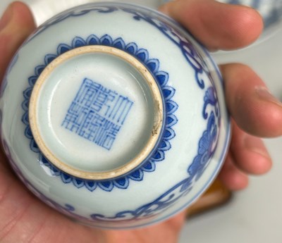 Lot 33 - A MIXED COLLECTION OF CHINESE CERAMICS TO...