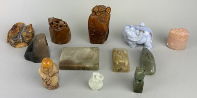 Lot 51 - A COLLECTION OF CHINESE / ASIAN STONE AND JADE...