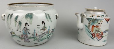 Lot 56 - A CHINESE PORCELAIN POT WITH LUG HANDLES AND...