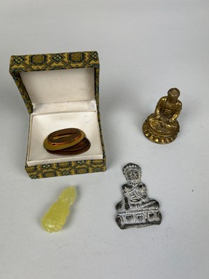 Lot 67 - A GROUP OF CHINESE ITEMS TO INCLUDE A BRONZE...