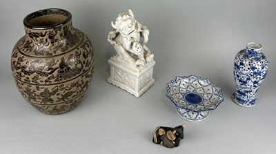 Lot 72 - A MIXED COLLECTION OF CHINESE ANTIQUES, 

To...