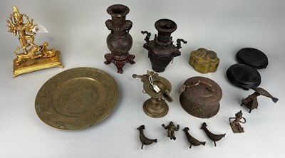 Lot 101 - A COLLECTION OF CHINESE AND ASIAN ITEMS...