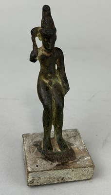 Lot 115 - AN EGYPTIAN BRONZE STATUE POSSIBLY ANCIENT...