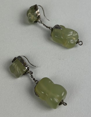 Lot 199 - A PAIR OF CHINESE GREEN JADE AND SILVER DROP EARRINGS