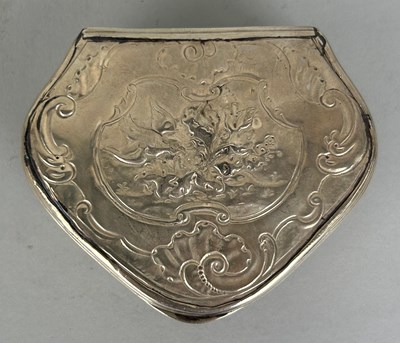 Lot 147 - A GEORGIAN SILVER BOX MARKS FOR 'RD', 

Weight:...