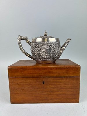 Lot 150 - P ORR AND SONS: A SILVER TEA POT IN ORIGINAL...