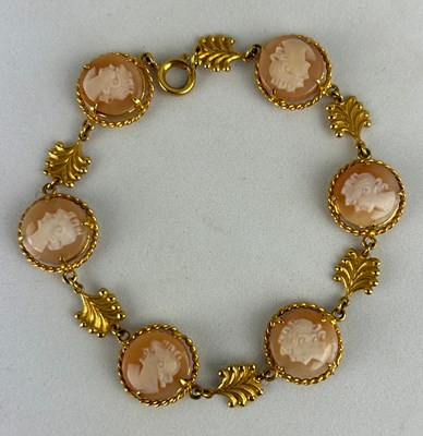 Lot 170 - A 9CT GOLD LADIES BRACELET SET WITH SHELL...