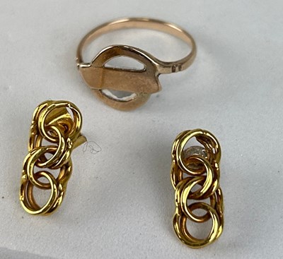 Lot 172 - TWO GOLD EARRINGS AND A GOLD RING (3)

Weight...