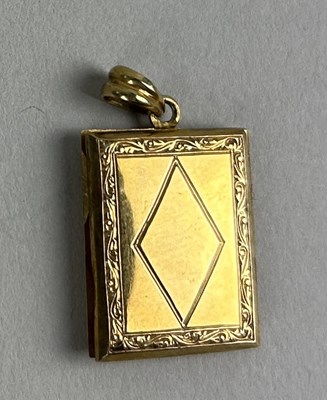 Lot 79 - A CHINESE 14CT GOLD LOCKET