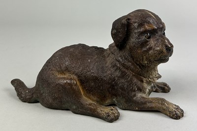 Lot 626A - A COLD PAINTED BRONZE VIENNESE DOG INKWELL MARKED 'DEPOSE' TO VERSO