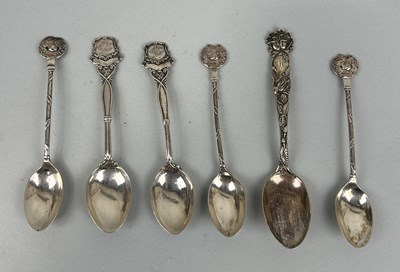 Lot 289 - A GROUP OF SIX SILVER SPOONS, TO INCLUDE FOUR WITH LION MASK