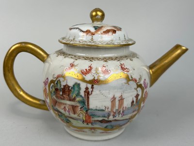 Lot 49 - A CHINESE EXPORT QIANLONG PERIOD TEA POT AND...