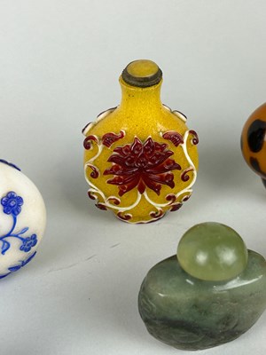 Lot 57 - A COLLECTION TWENTY CHINESE SNUFF BOTTLES TO...